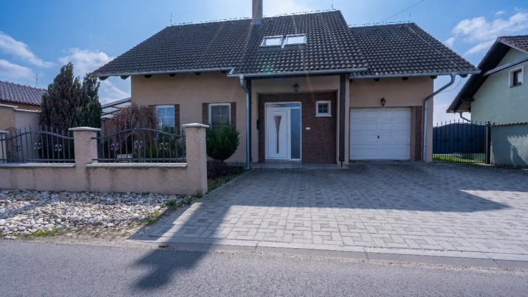 NA PREDAJ: Rodinný dom v obci Závod