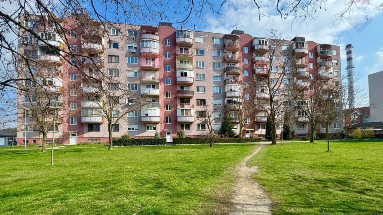 Predaj 1 izbový byt, Dunajská Streda, 44 m2 s balkónom, Nová