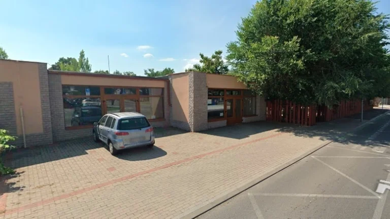 PRENÁJOM Obchodných Priestorov 138m2 - Zlatovská ul. Trenčín