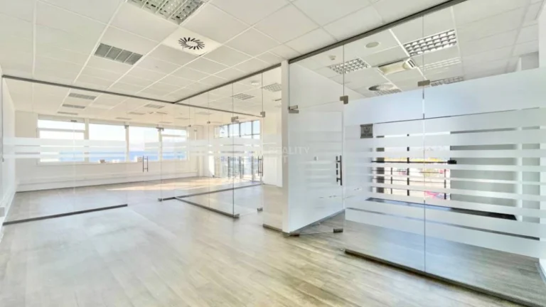 Na prenájom kancelárske priestory 1603 m2 v Living centre v