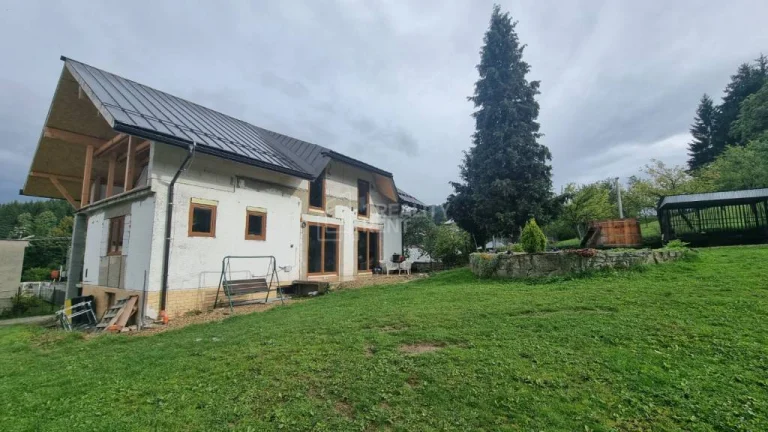 Na predaj rodinný dom v centre obce Makov