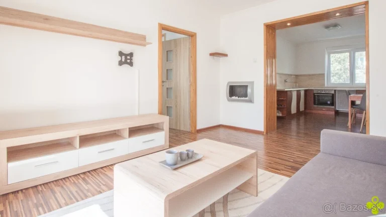 2 IZBOVÝ SLNEČNÝ BYT S BALKÓNOM ST. SÍDLISKO