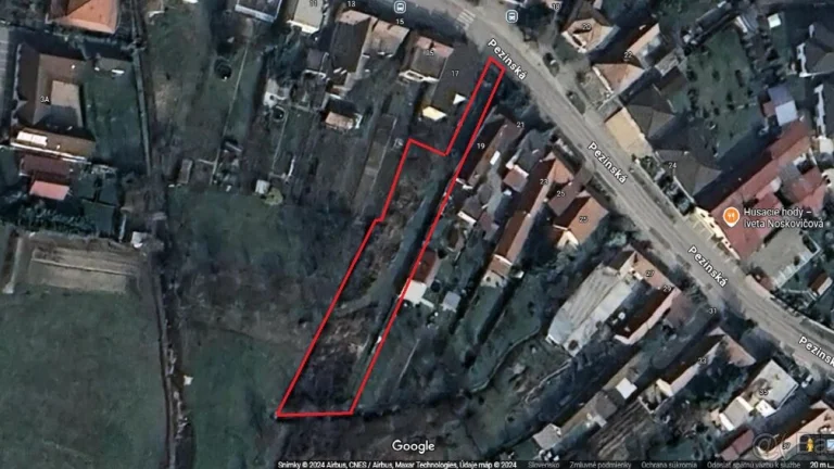 STAVEBNÝ POZEMOK 688m2 a 757m2 - SLOVENSKÝ GROB, PEZINSKÁ