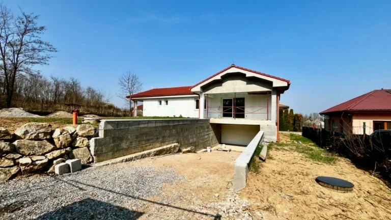 4-izbový rodinný dom s garážou a krásnym výhľadom na Zobor
