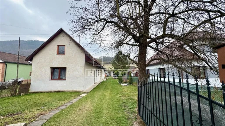 PREROBENÝ DOMČEK PRI POTOKU V KRÁSNEJ PRÍRODE, KOŠECKÉ...