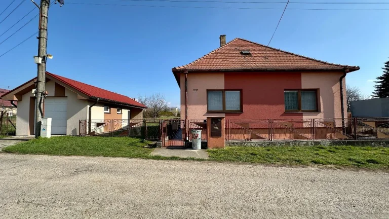 NA PREDAJ RODINNÝ DOM S GARÁŽOU - NADLICE