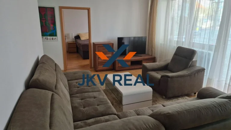 JKV REAL ponúka na prenájom priestranný 3-izbový byt s balkó