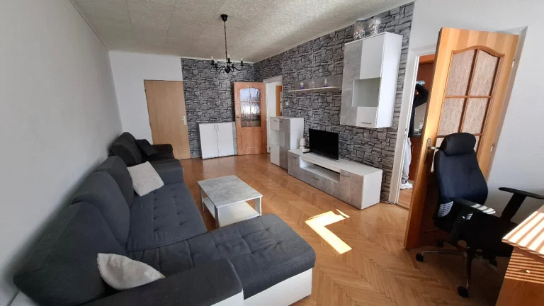Na predaj 3 izbový byt s komorou 74 m2 v centre mesta Senica