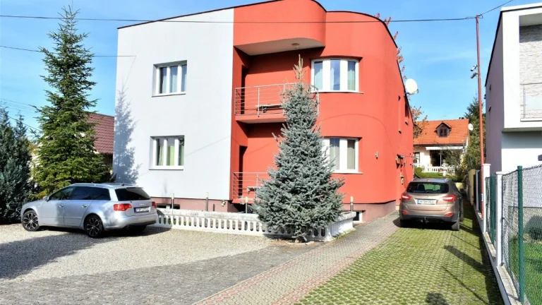 Dlhodobý prenájom 5 izb.rod.domu - Višňové