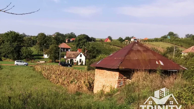 IBA U NÁS - Na predaj záhrada s pivničným domom v obci Modra