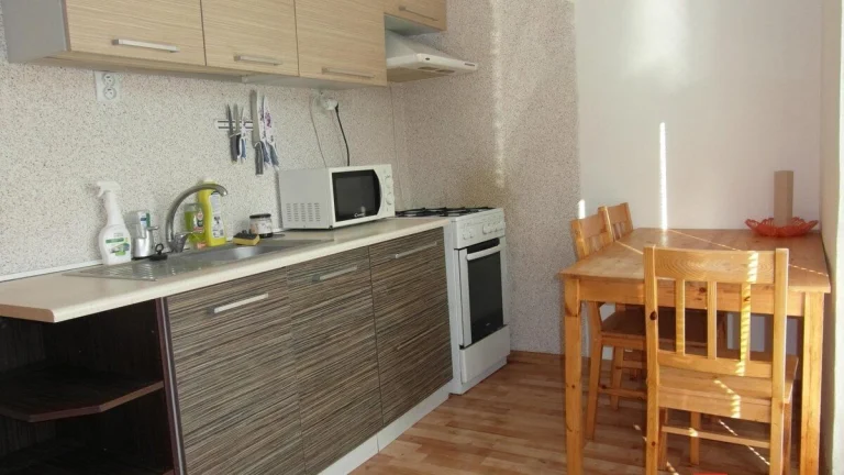 3 izbový byt Handlová predaj, staršia rekonštrukcia, 64 m2,