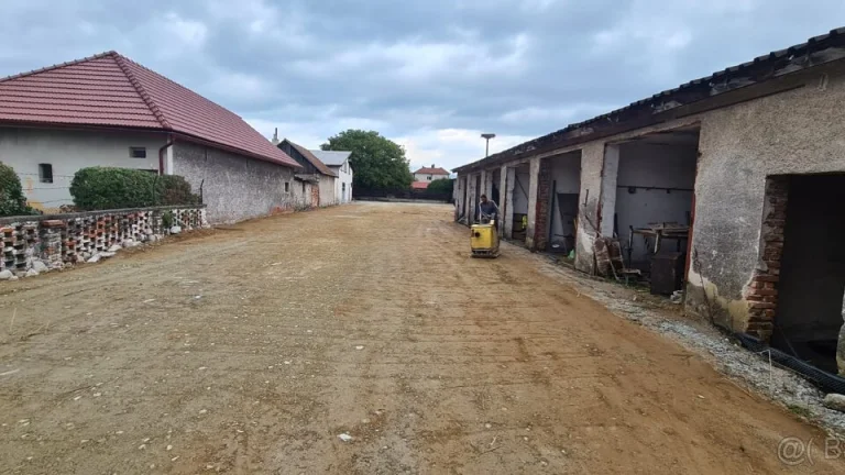 REZERVOVANEPolyfunkčná budova , garaze a pozemok