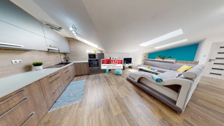 (75 m2) 2i KOMPLETNE ZARIADENÝ PODKROVNÝ BYT V CENTRE