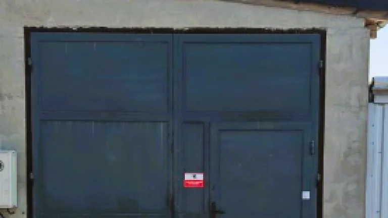 Predaj garáže vo Veľkých Levároch.