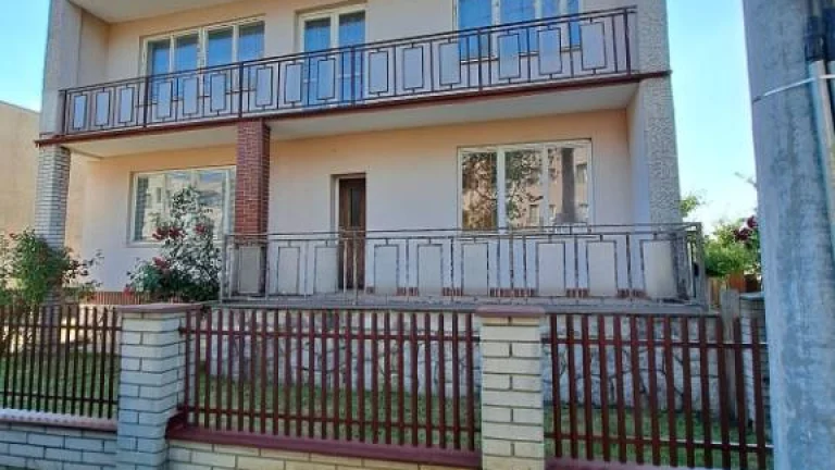 STROPKOV,DVOJGENERAČNÝ RD, 7 IZIEB, POZEMOK 833m2,KALINČIAKO