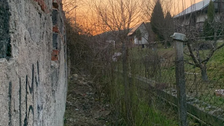 Pozemok v Závodí, 1912 m2 spolu s budovou so súpisným číslom