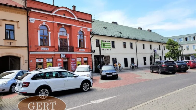 HISTORICKÁ BUDOVA V CENTRE LIPTOVSKÉHO MIKULÁŠA NA PREDAJ