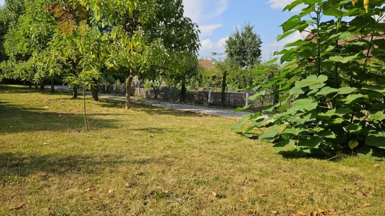 Stavebný pozemok - Dubnica nad Váhom - 1088 m2