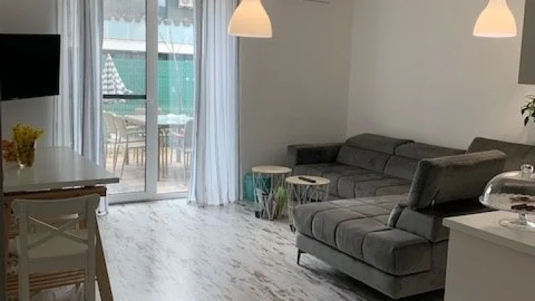 NOVOSTAVBA 2 izbový byt so záhradou a parkovacím státim v