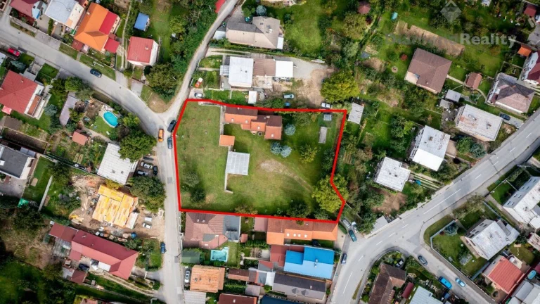 NA PREDAJ INVESTIČNÝ POZEMOK S RODINNÝM DOMOM | 2864m2 POZE