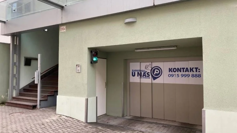 Kryté parkovacie miesto/garáž v centre mesta