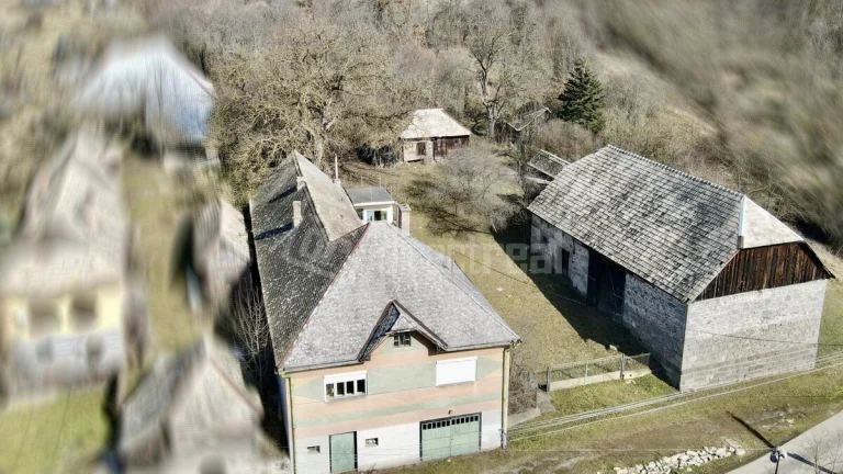 Hospodárska usadlosť s viac ako hektárovým pozemkom