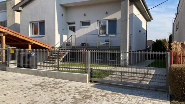 BRESTOVANY - Pekný 3 izbový rodinný dom