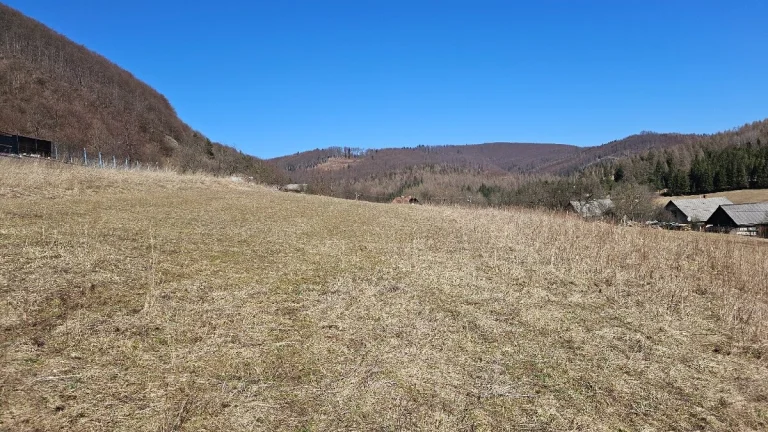 Slnečný stavebný pozemok v Hornom Vadičove