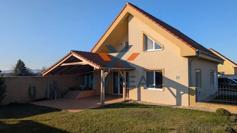 Na predaj 6- izbový rodinný dom v Tomášove na súkromnej ulic