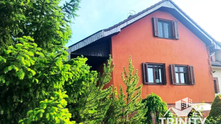 Na predaj zateplená murovaná chata v obci Podhájska