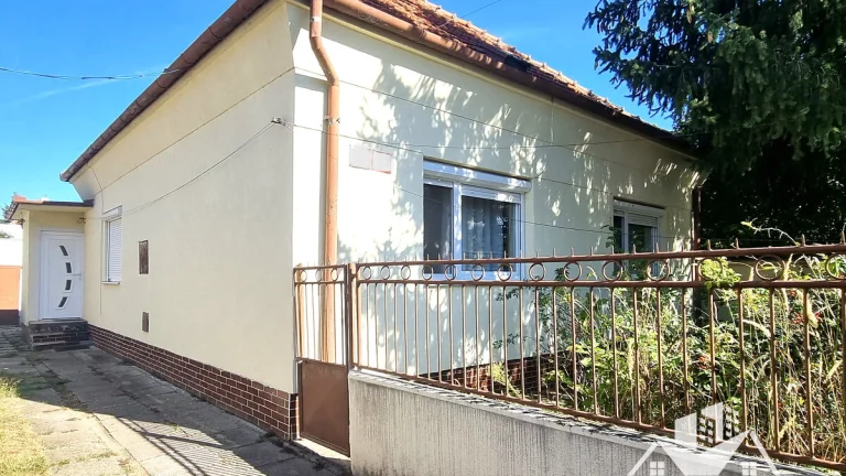 Na predaj tehlový 3-izbový priestranný rodinný dom v Nových