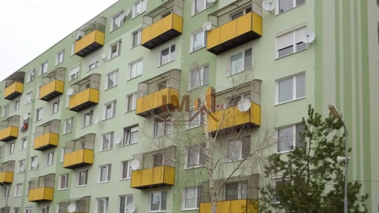 NA PREDAJ VEĽKÝ 4i BYT - ČIASTOČNÁ REKONŠTRUKCIA - ŠURANY