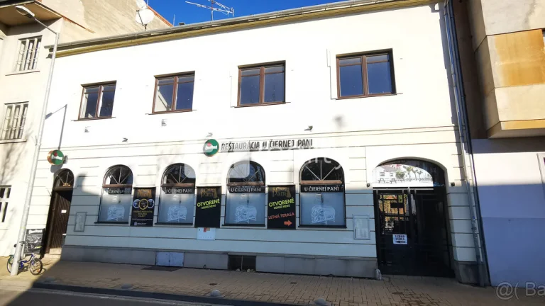 Lukratívna budova "Hubacsek" v centre mesta Piešťany