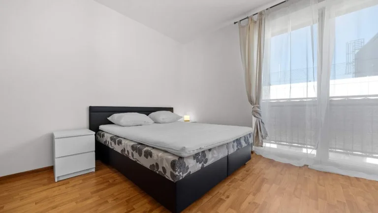 Moderný 1 izbový byt v srdci Petržalky na prenájom.