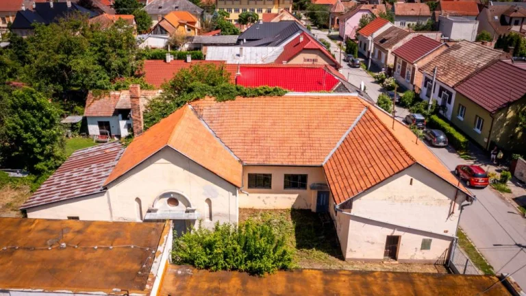 Unikátny investičný polyfunkčný objekt v centre Tornale: býv
