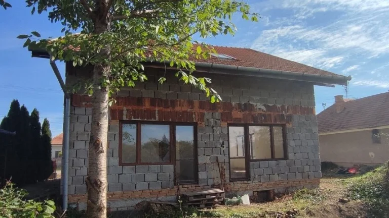 3-podlažný rodinný dom v obci Búč