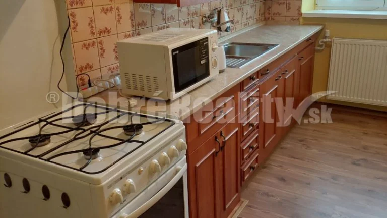Na prenájom zariadený 2- i. byt, Prievidza, Píly