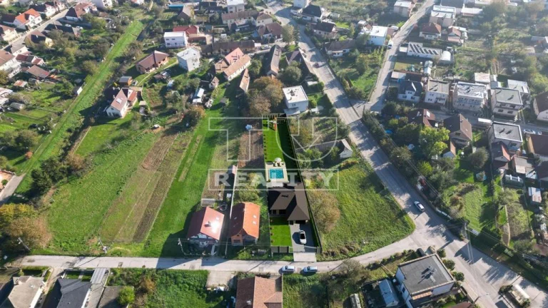 IBA U NÁS, STAVEBNÝ POZEMOK O ROZLOHE 1025m2,...