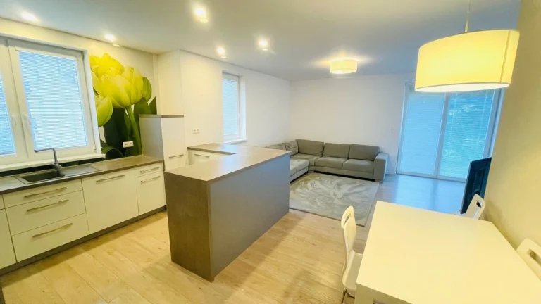 Predaj 3 izbový veľkometrážny byt s garážou Prievidza