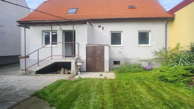 prenájom 4 izbový rodinný dom s parkovaním - Vajnory