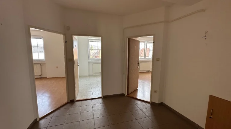 Izba s vlastnou kúpeľňou v rodinnom dome s parkovaním