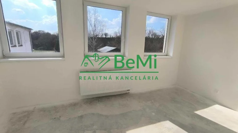 Na predaj 3-izbový byt s parkovacím miestom