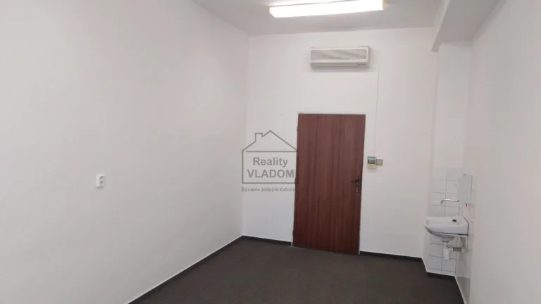 ✔️ Malá miestnosť pre Vašu činnosť - 20 m2, Slovenská ul.