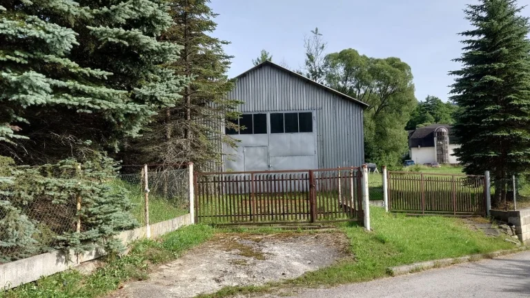 Hala o výmere 168m2 s pozemkom 1500m2