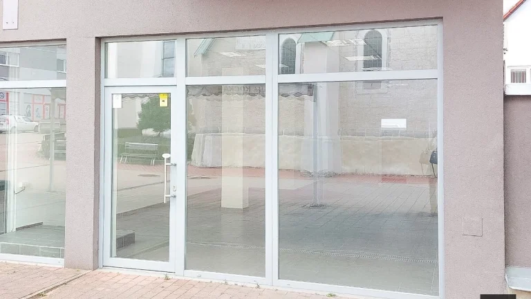 ATRAKTÍVNY PRIESTOR NA OBCHOD, KLIENTSKÉ CENTRUM ALEBO KANCE