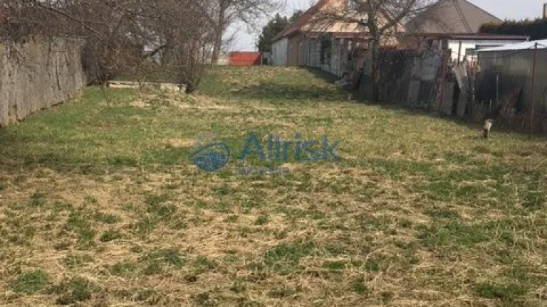 Stavebný pozemok 12 árov na Dlhoveskej ulici v Šali - Veči