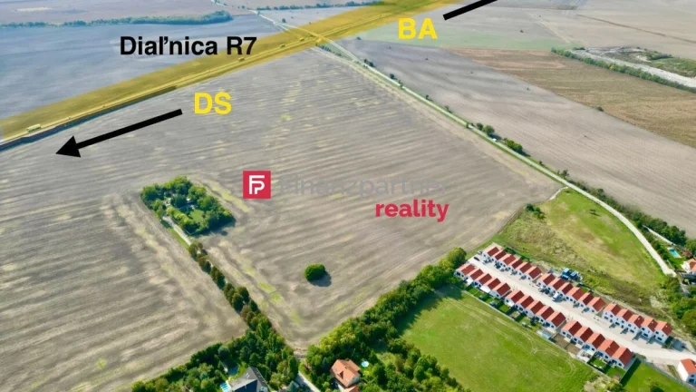 Nehnuteľnosť Čukárska Paka - Na predaj investičný pozemok v