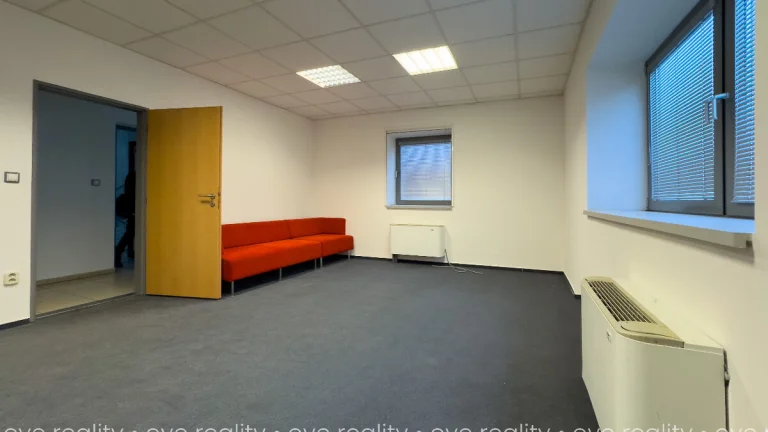 Na prenájom kancelárske priestory v centre KN - 13-70 m2