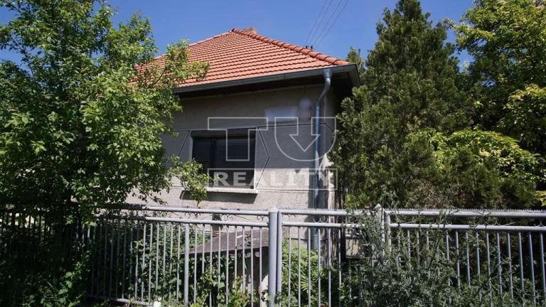 3-izbový rodinný dom s veľkým 3195 m2 pozemkom, Dulovce