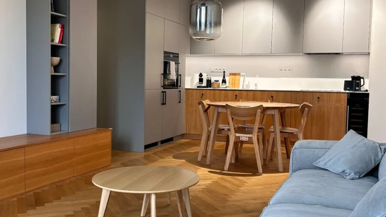 3-izbový zariadený byt v centre Bakossova